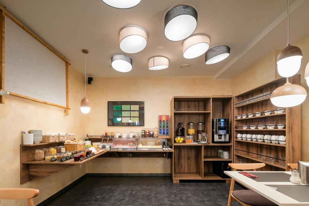 Pytloun Design Self Check-in Hotel - Resim 21