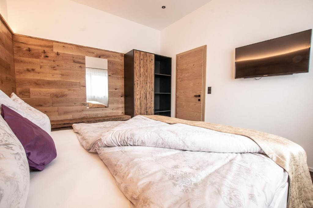Postel nebo postele na pokoji v ubytování Apartklusiv Kaltenbach