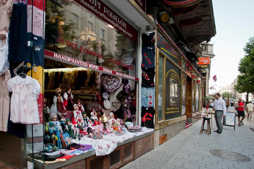 Hungarian Souvenir vendégei