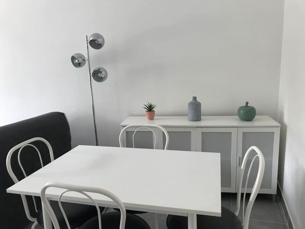 Charmant studio, centre-ville - Appartement D'une Chambre