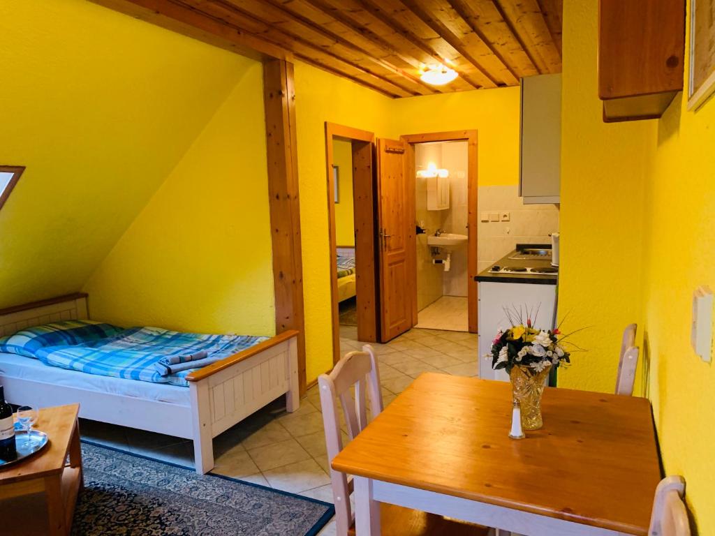 Postel nebo postele na pokoji v ubytování Penzion Rozalie