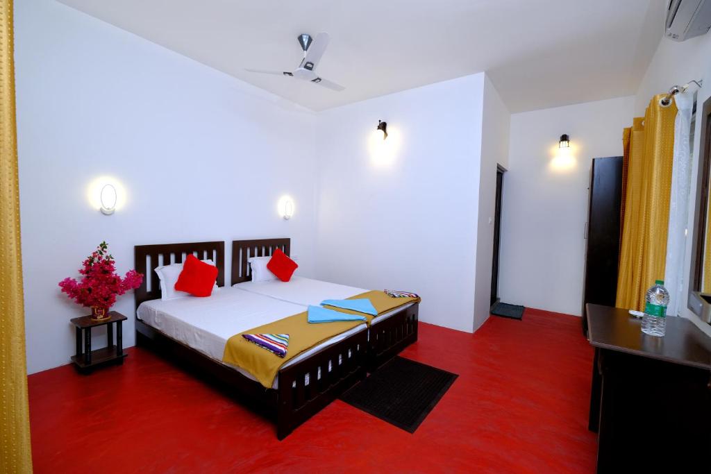 Postel nebo postele na pokoji v ubytování Marari Lotus Beach Villa