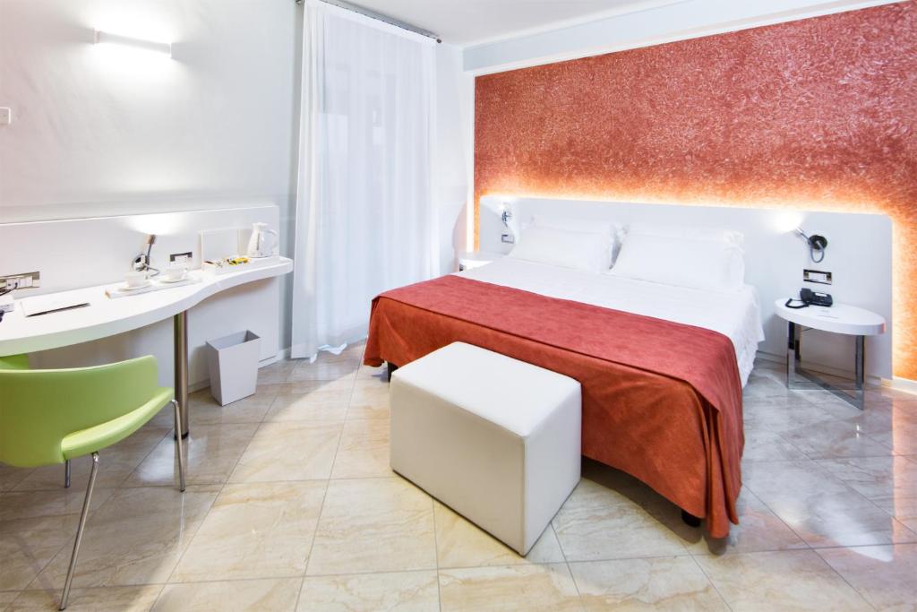 Postel nebo postele na pokoji v ubytování Hotel Londra