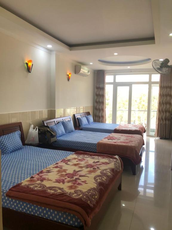 Ένα ή περισσότερα κρεβάτια σε δωμάτιο στο Nhà nghỉ Bình Yên