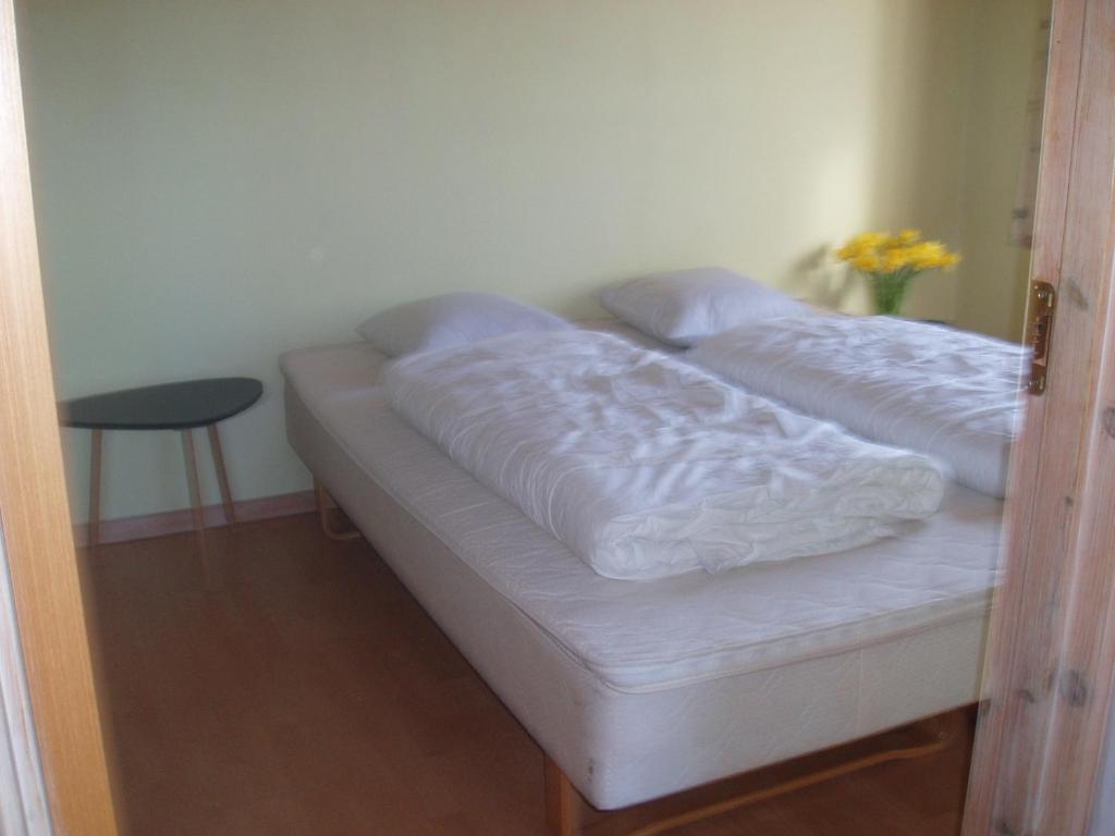 Postel nebo postele na pokoji v ubytování "Alléhuset"