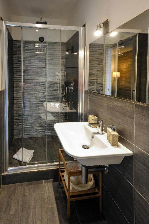 Domus Castroni Pompeo Magno - Superior Double Or Twin Room