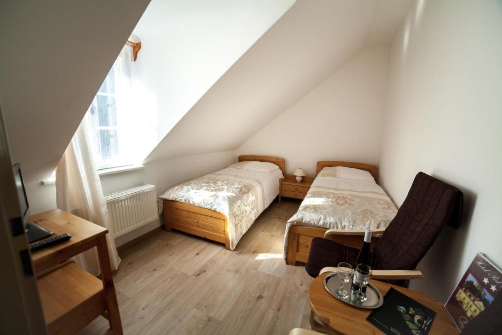 Postel nebo postele na pokoji v ubytování Hotel Pod Zámkem