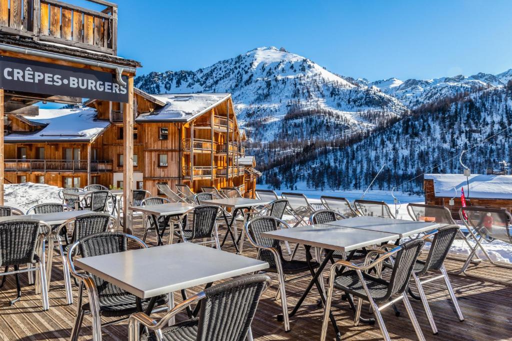 Nespecifikovaný výhled na hory nebo výhled na hory při pohledu z hotelu