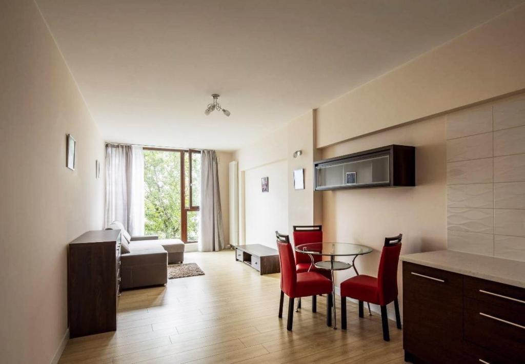 Televízia a/alebo spoločenská miestnosť v ubytovaní Grójecka 194 - cozy studio by Homeprime
