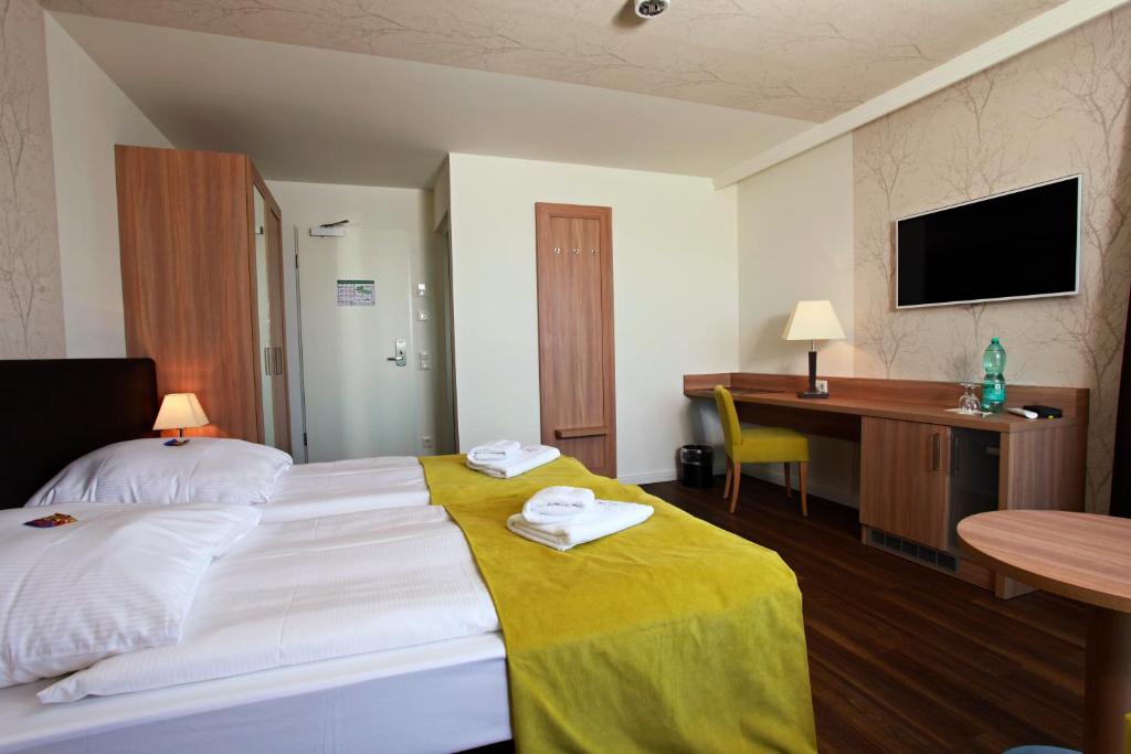 Postel nebo postele na pokoji v ubytování Hotel Warnow
