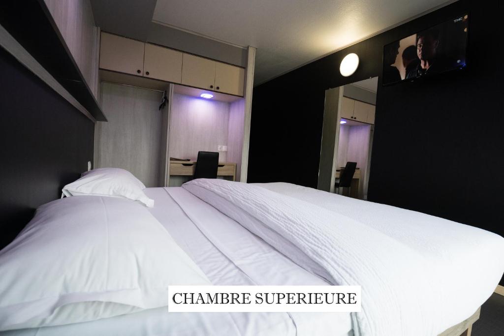 Hôtel La Rocade - Superior Queen Room