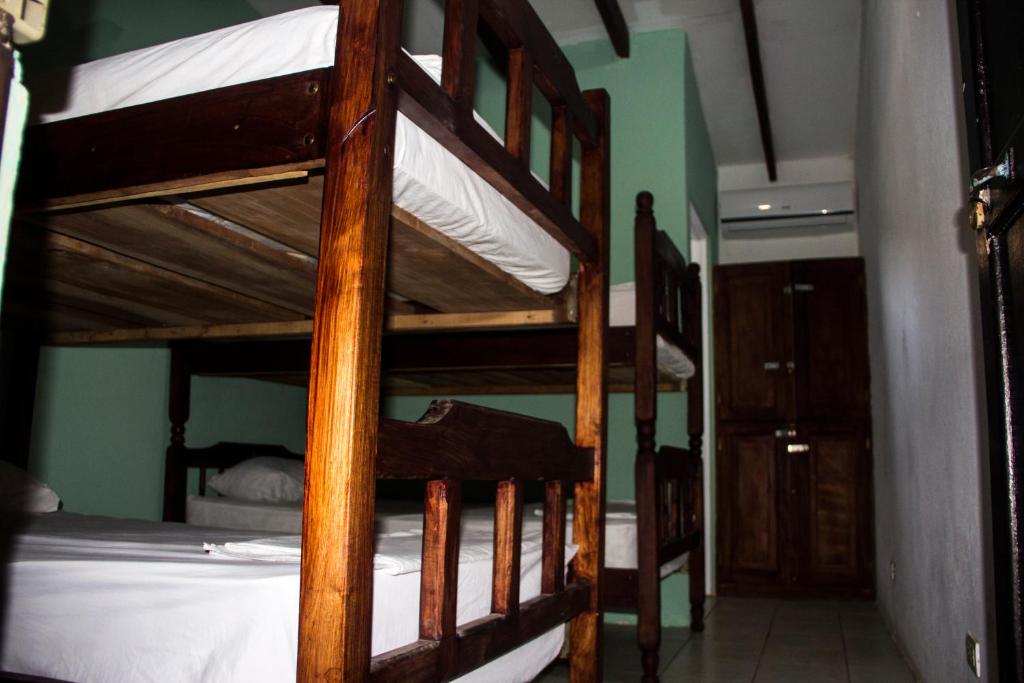 Postel nebo postele na pokoji v ubytování Tsunami Hostel
