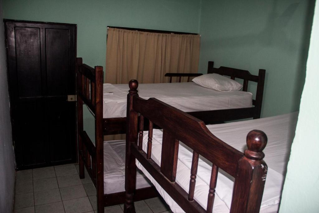 Postel nebo postele na pokoji v ubytování Tsunami Hostel