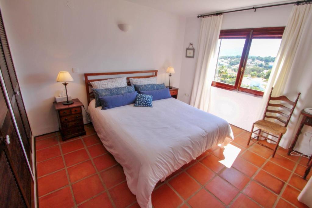 Postel nebo postele na pokoji v ubytování Argentario-4 - sea view villa with private pool in Benissa