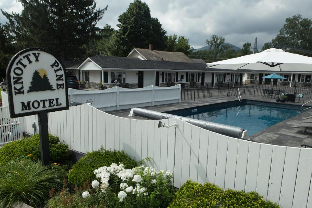 Knotty Pine Motel - UPDATED Prices, Reviews & Photos (Bennington, VT) - Hotel - Tripadvisor