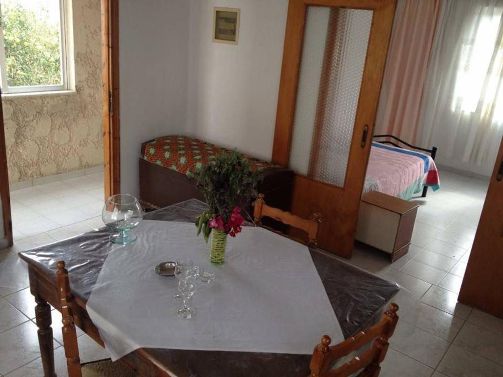 A seating area at House with Sea View close to Platanias