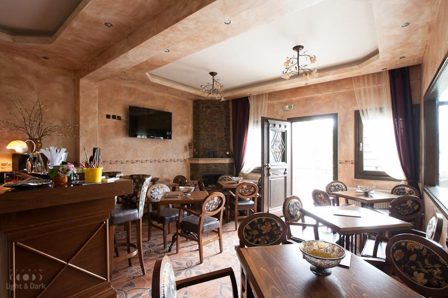 TV a/nebo společenská místnost v ubytování Oreiades Guesthouse