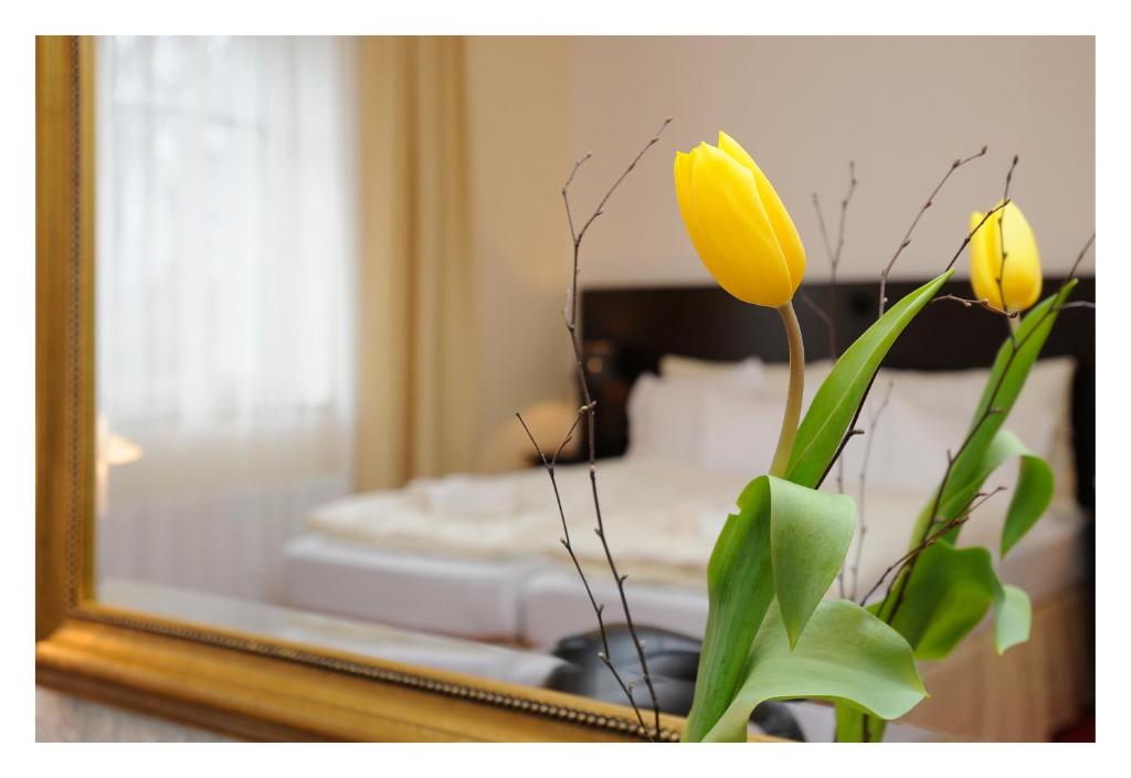 Pytloun Design Self Check-in Hotel - Resim 35