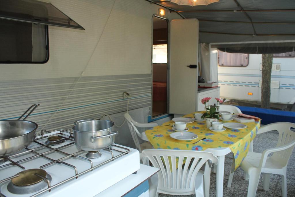 Kuchyň nebo kuchyňský kout v ubytování Camping Parco Capraro
