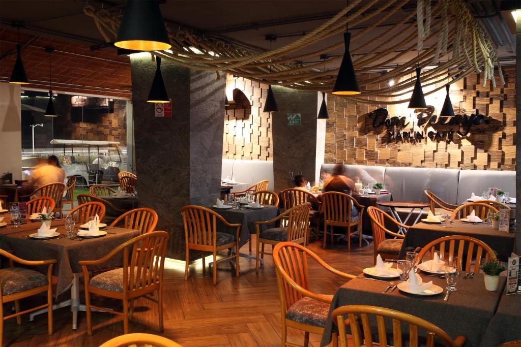 Un restaurante o sitio para comer en Don Pelayo Pacific Beach