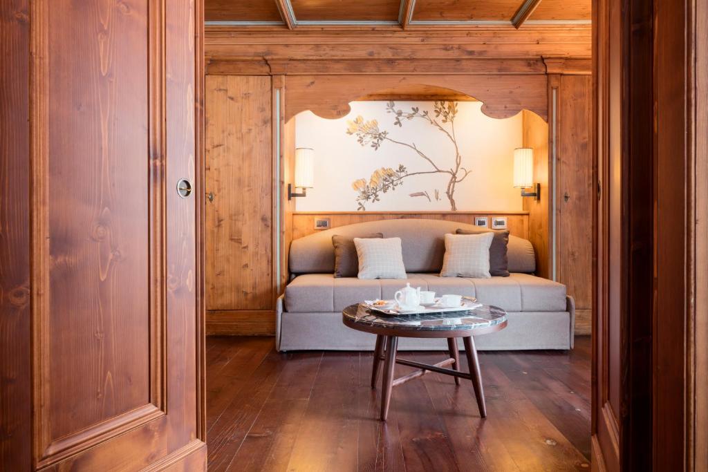 Гостиная зона в Faloria Mountain Spa Resort