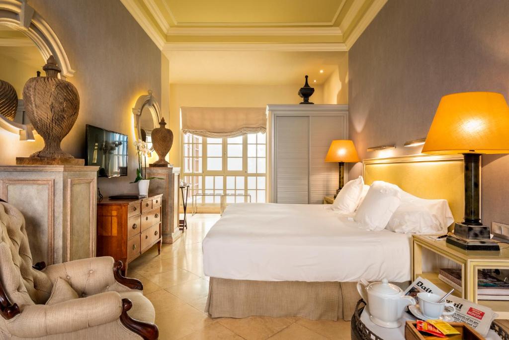 Postel nebo postele na pokoji v ubytování Hotel Casa Del Poeta