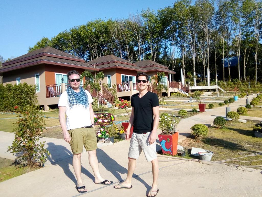 Hosté ubytování Sunrise Beach Kohyao Resort