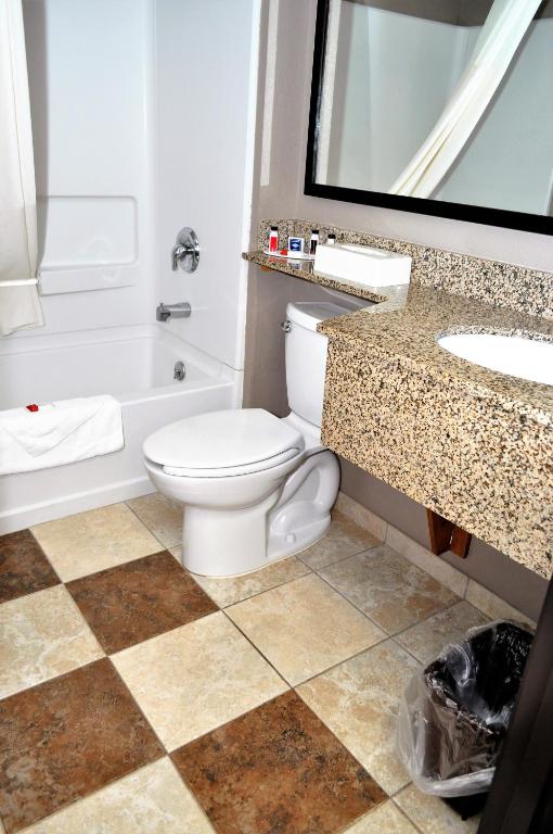 Super 8 by Wyndham Clearfield - Habitación Con Cama Extragrande - No Fumadores