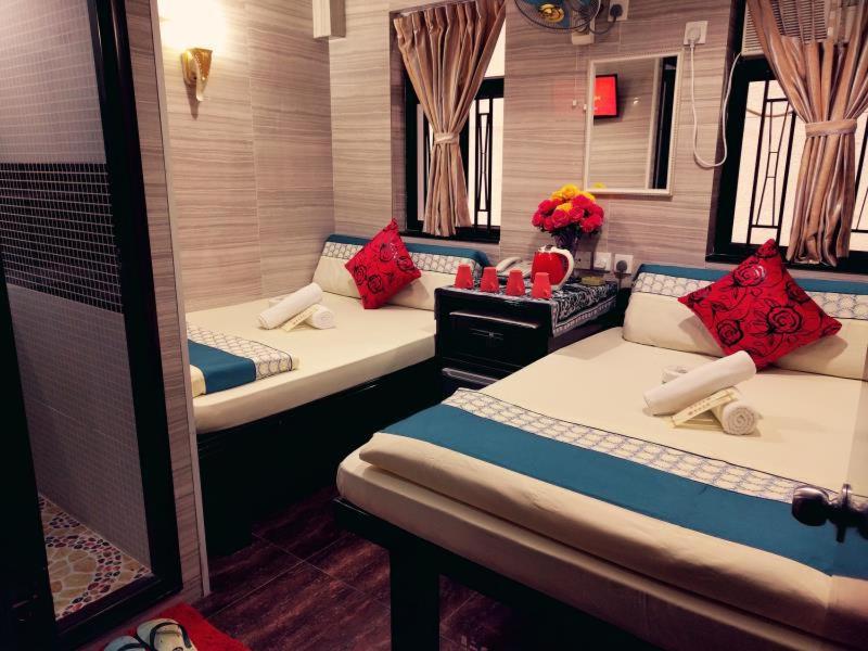 Rúm í herbergi á First Inn Hotel & Guest House Reception at 10TH F, Block E