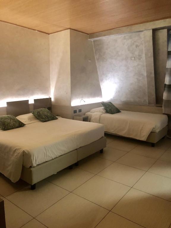 Postel nebo postele na pokoji v ubytování Hotel Bolzano