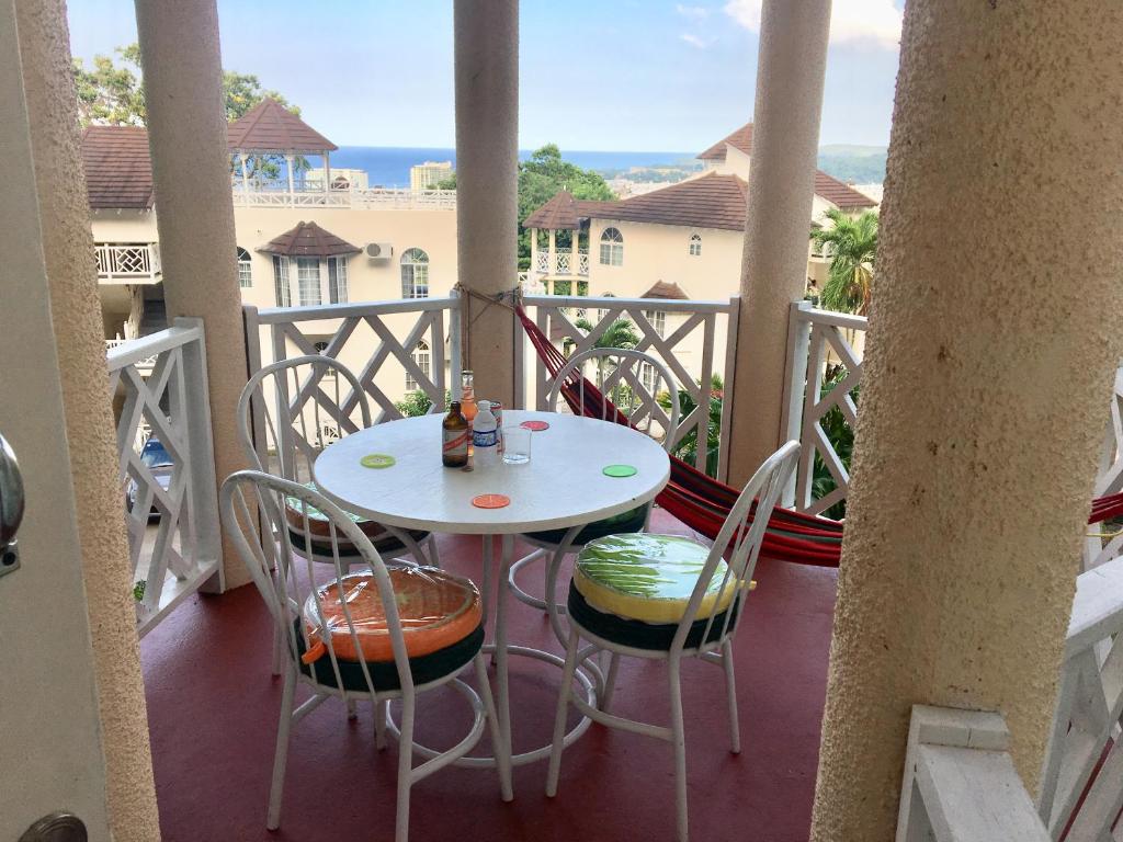 Balkón nebo terasa v ubytování #D1 castle STUDIO WIFI KING bed Ocho Rios Jamaica