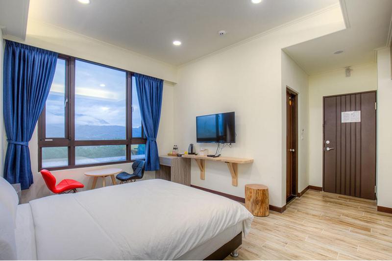 Blue Sky Hill Homestay - Tweepersoonskamer Met Uitzicht Op De Bergen