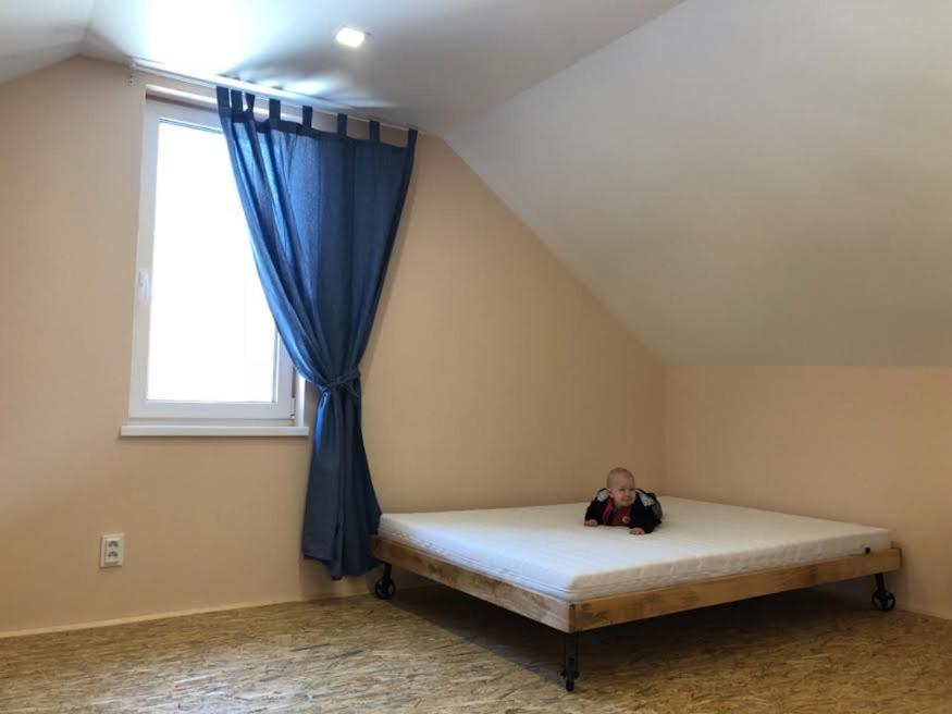 Postel nebo postele na pokoji v ubytování Chalupa U dedka