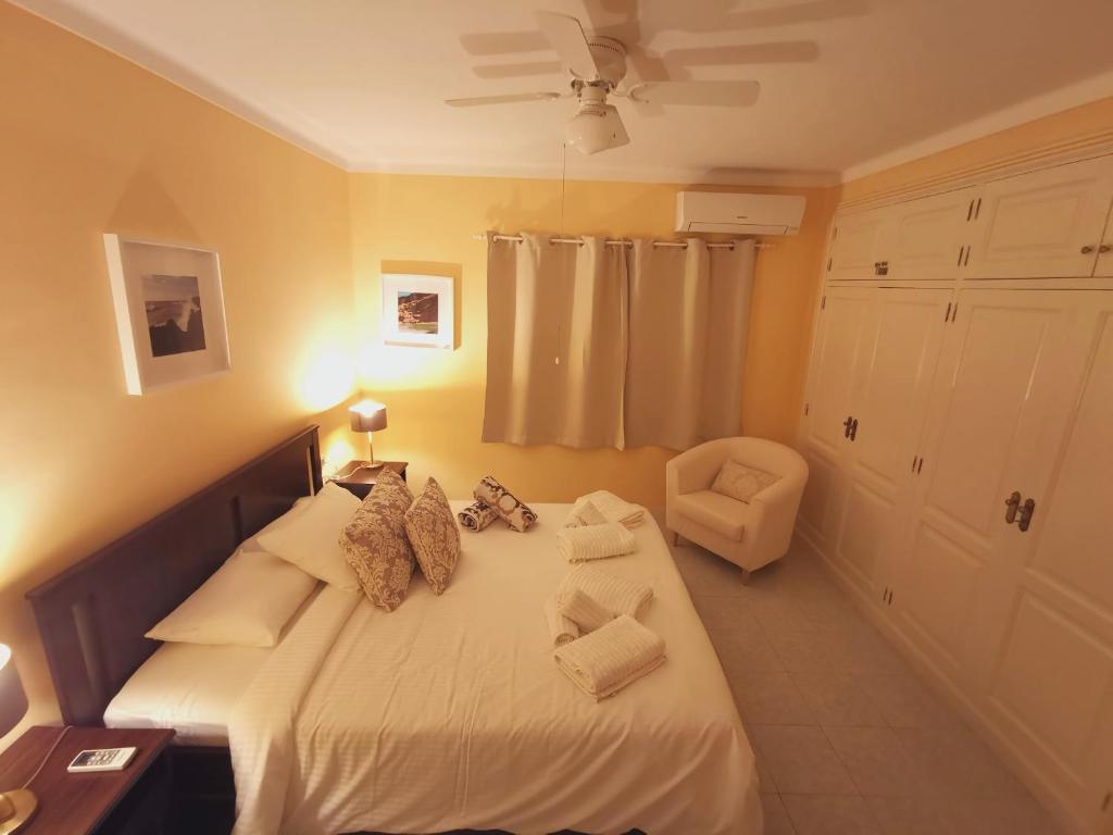 A bed or beds in a room at VILLA OLIVEIRA by Buenavilla