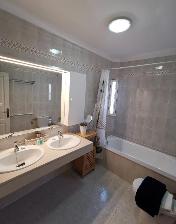 A bathroom at VILLA OLIVEIRA by Buenavilla