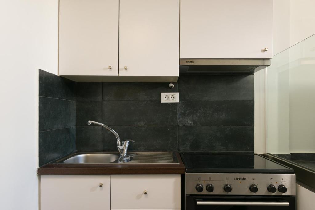 Kuchyňa alebo kuchynka v ubytovaní Luxury Studio Apartment in the City Center