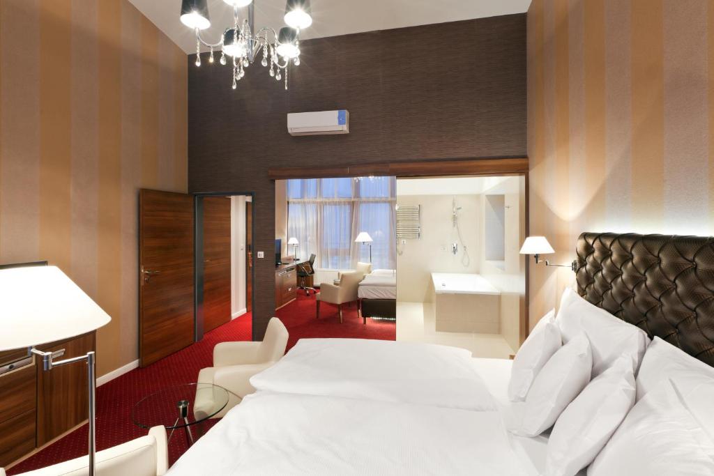 Pytloun City Boutique Self Check-in Hotel - Resim 34