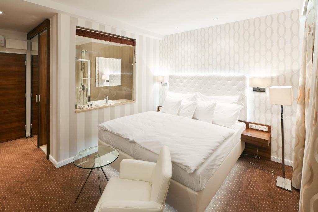 
Deluxe Double room with Spa Bath and Terrace 
