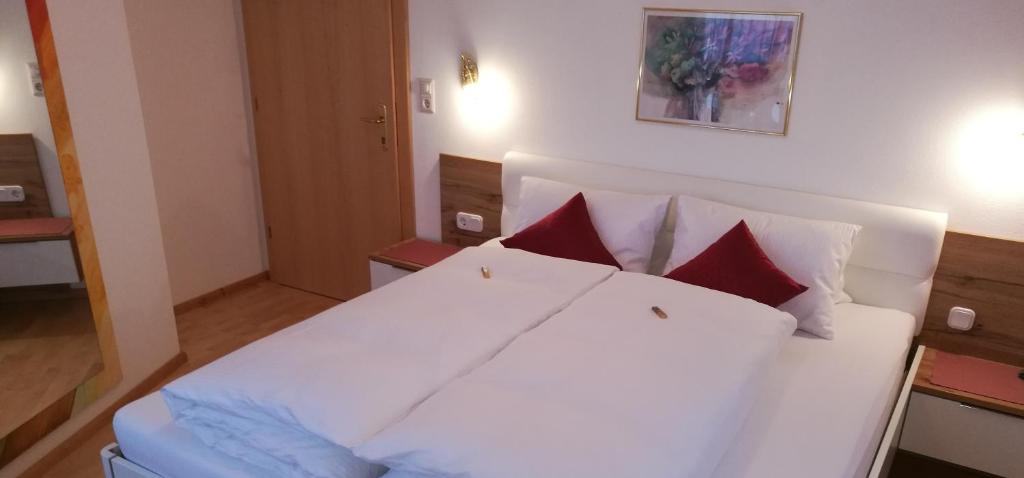 Łóżko lub łóżka w pokoju w obiekcie Ferienwohnungen Pötscher Maria