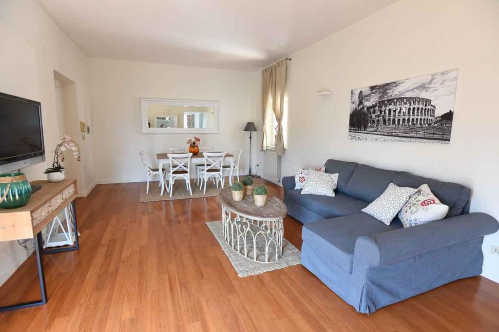 Telewizja i/lub zestaw kina domowego w obiekcie Romantic Flat near Metro Flaminio