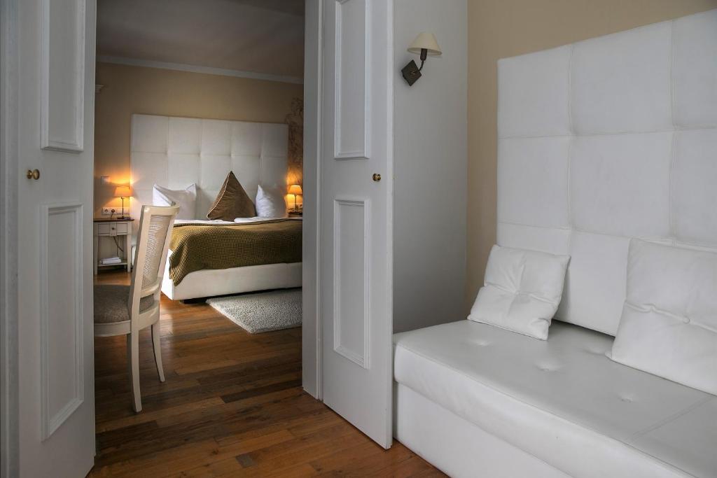 Postel nebo postele na pokoji v ubytování Seehotel Luitpold