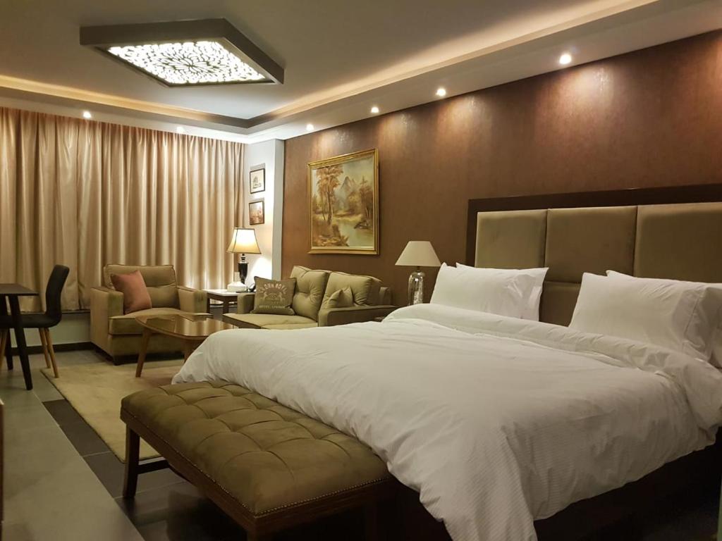 Crown Royal Hotel
