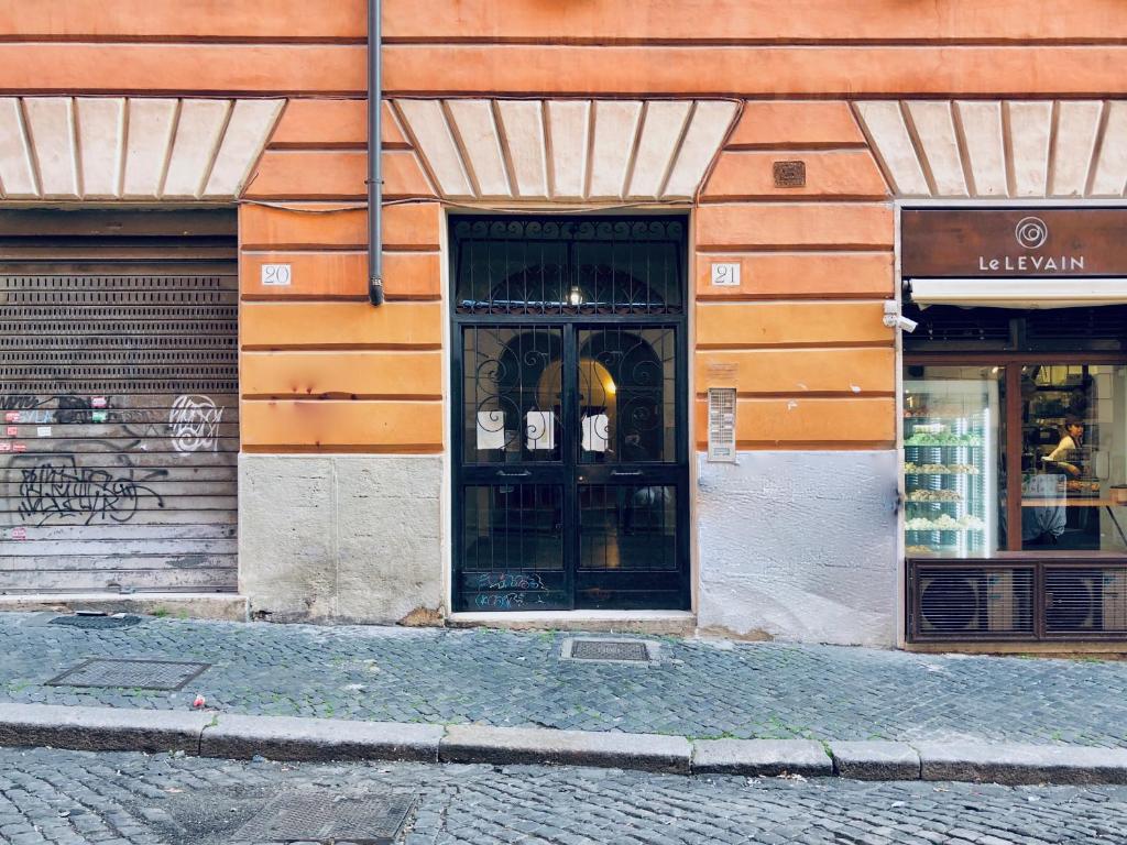 The facade or entrance of Roma Trasteverina