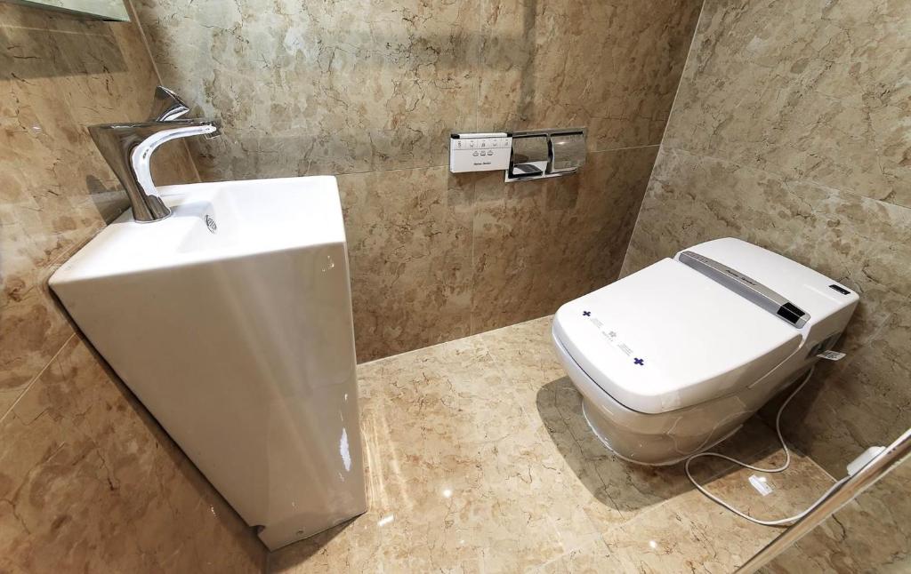 Koupelna v ubytování Guwol Hotel