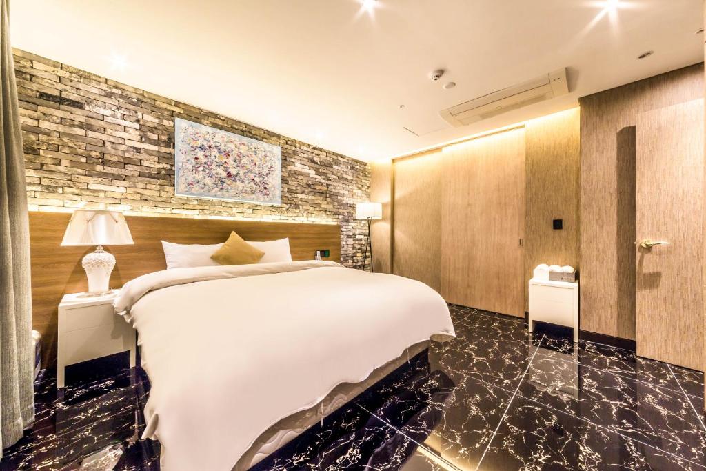 Postel nebo postele na pokoji v ubytování Guwol Hotel