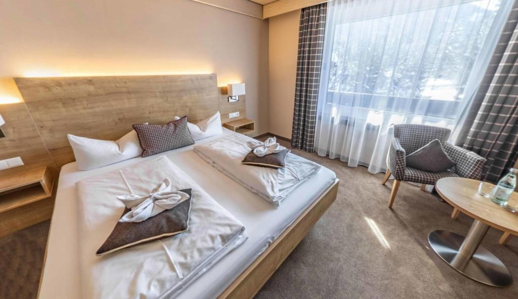 Postel nebo postele na pokoji v ubytování Hotel Quellenhof