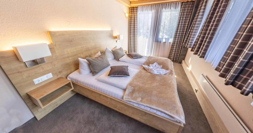 Postel nebo postele na pokoji v ubytování Hotel Quellenhof