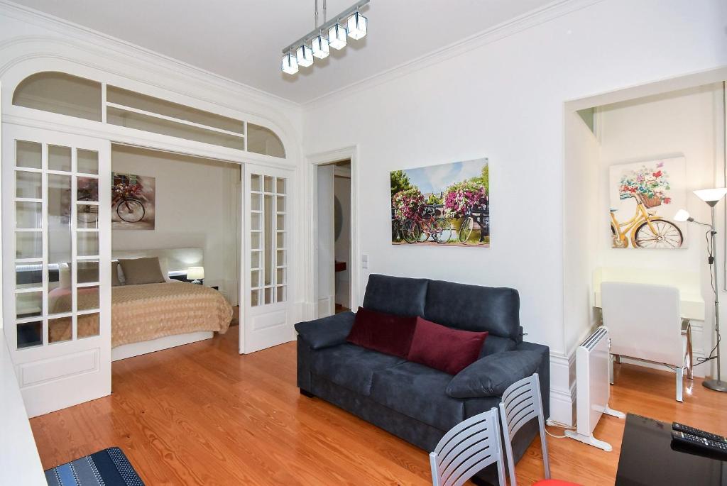 a living room with a couch and a bed at IN PORTO - Santa Catarina Apartment in Porto