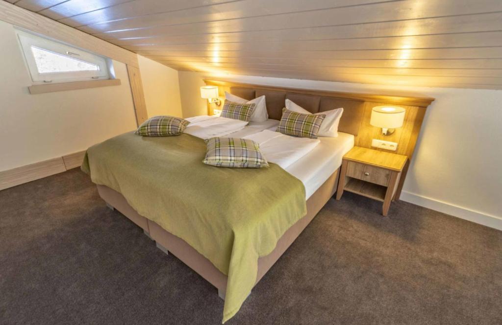 Postel nebo postele na pokoji v ubytování Hotel Quellenhof