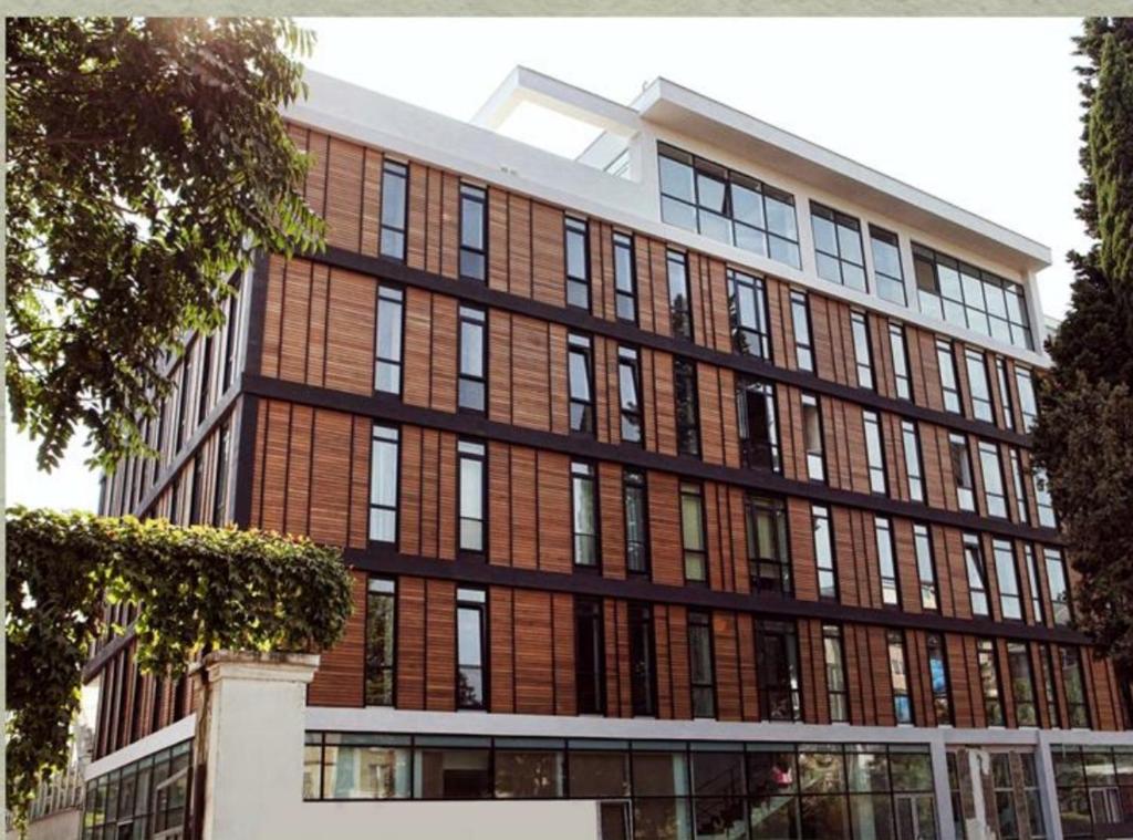 El edificio en el que está el departamento